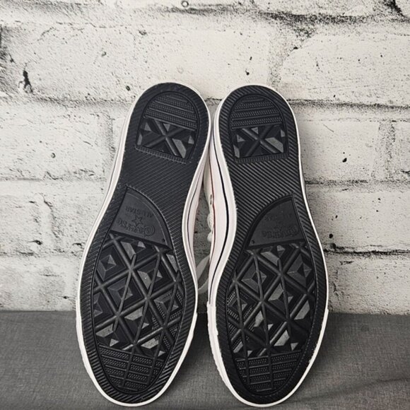 Chuck Taylor All Star Madison Mid True Faves low cut black / white sneaker - Picture 8 of 9